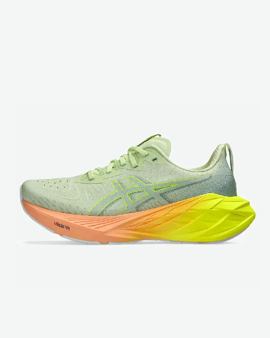 Asics Novablast 4 Paris W - Women (25) au meilleur prix !