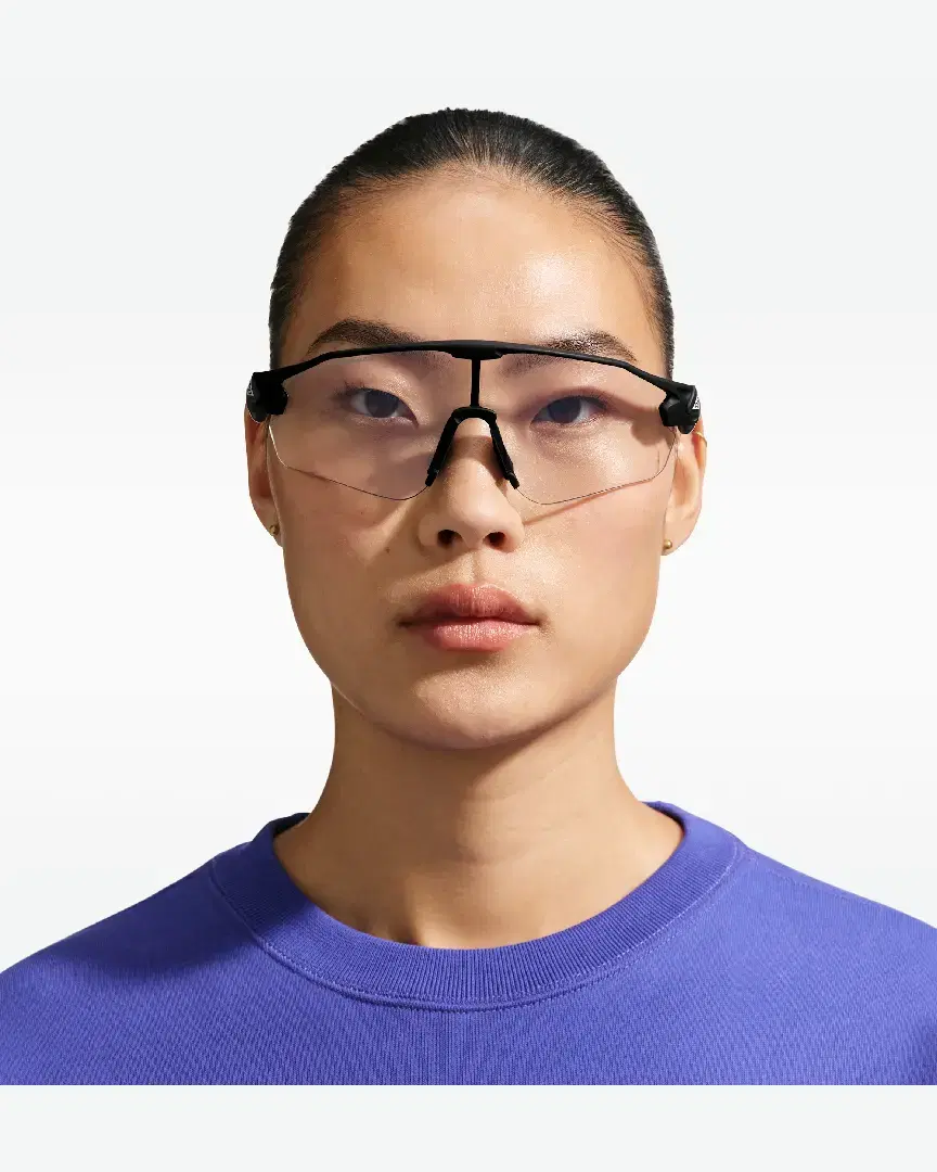 Lunettes De Soleil Photochromiques Nike Acg Vista Peak - IQ9344-060 (2) au meilleur prix !