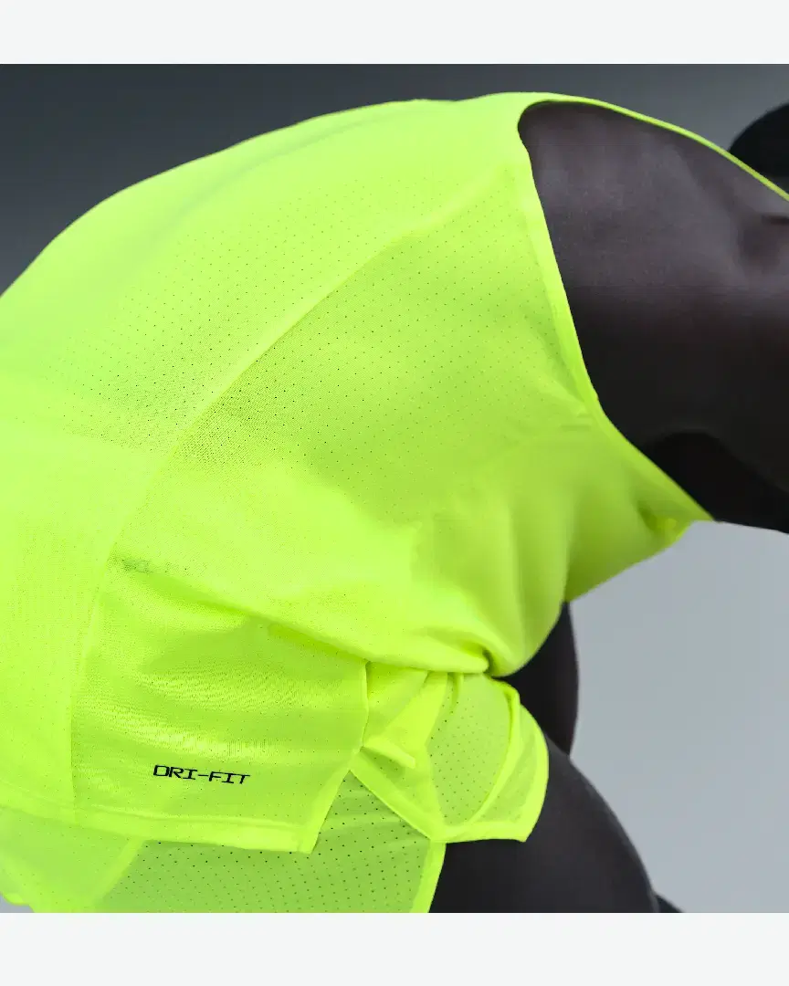 Débardeur Nike Dri-Fit Fast M - FN4229-702 (1) au meilleur prix !