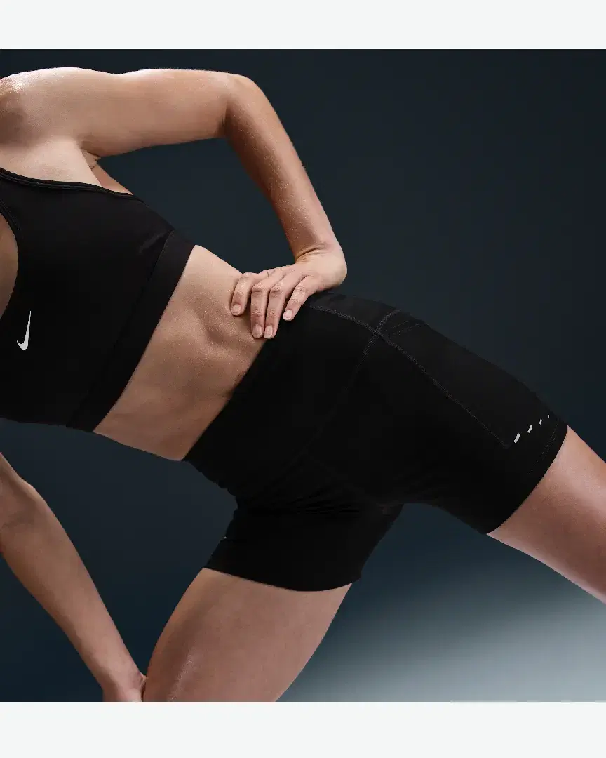 Short Ajusté Taille Haute Avec Poches 10 Cm Nike Swift W - HJ2258-010 (1) au meilleur prix !