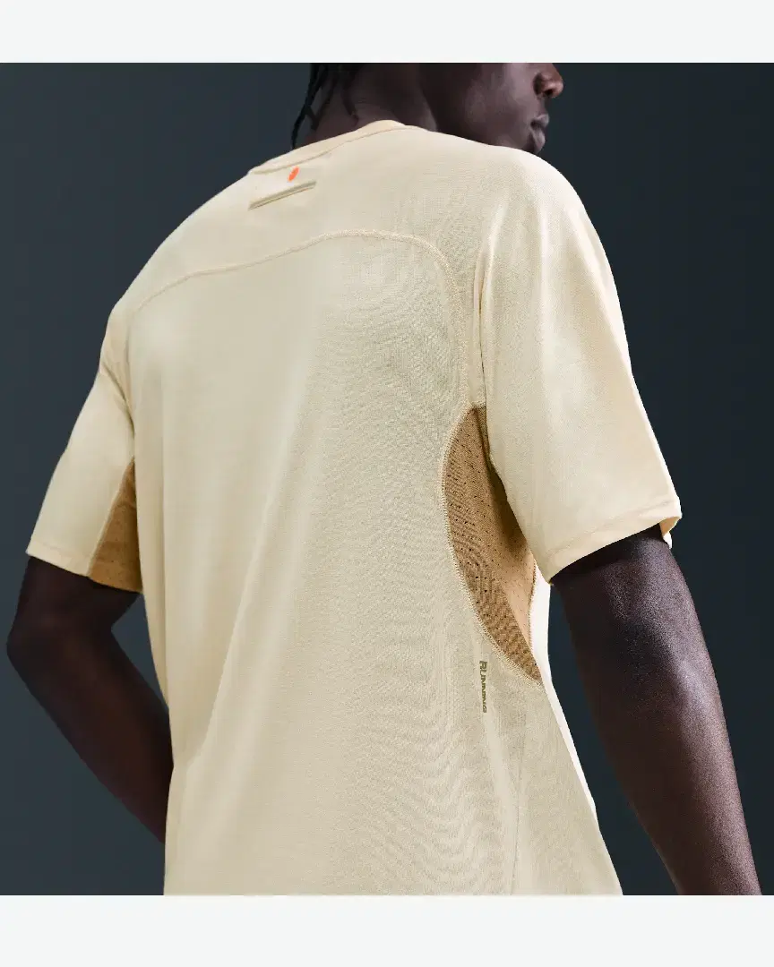 Tee-Shirt Nike Solar Chase M - IO9408-229 (1) au meilleur prix !