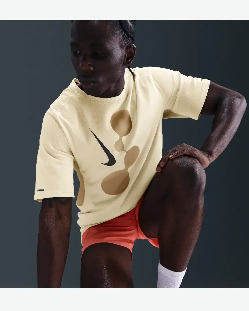 Tee-Shirt Nike Solar Chase M - IO9408-229 (2) au meilleur prix !