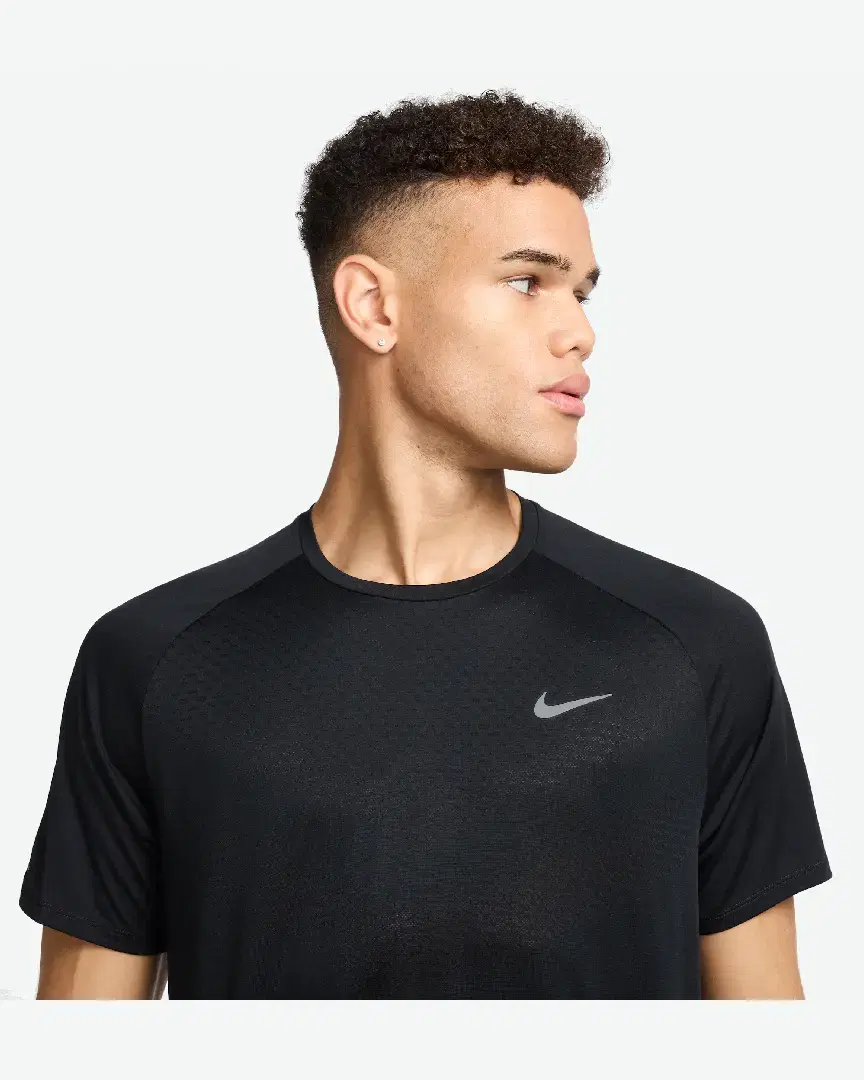 Tee-Shirt Nike Stride M - HV5203-010 (2) au meilleur prix !