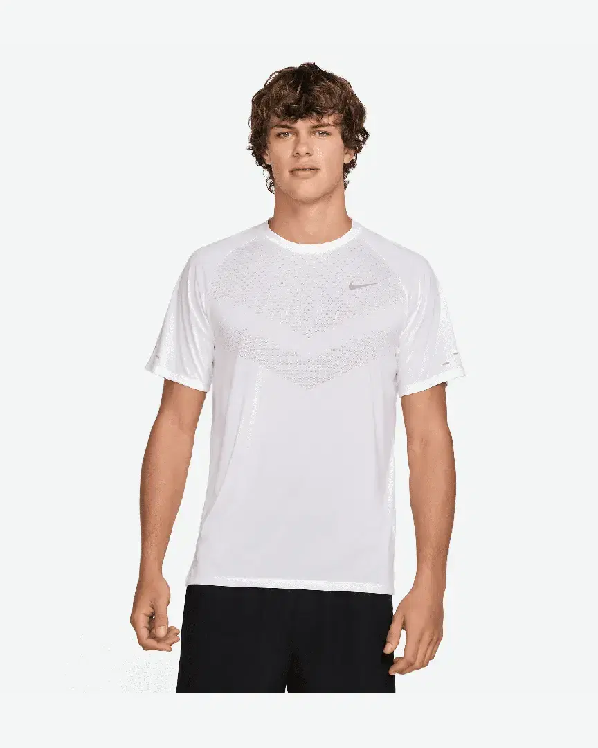 Tee-Shirt À Manches Courtes Et Motifs Réfléchissants Dri-Fit Adv Nike Stride M - HV5203-100 (0) au meilleur prix !