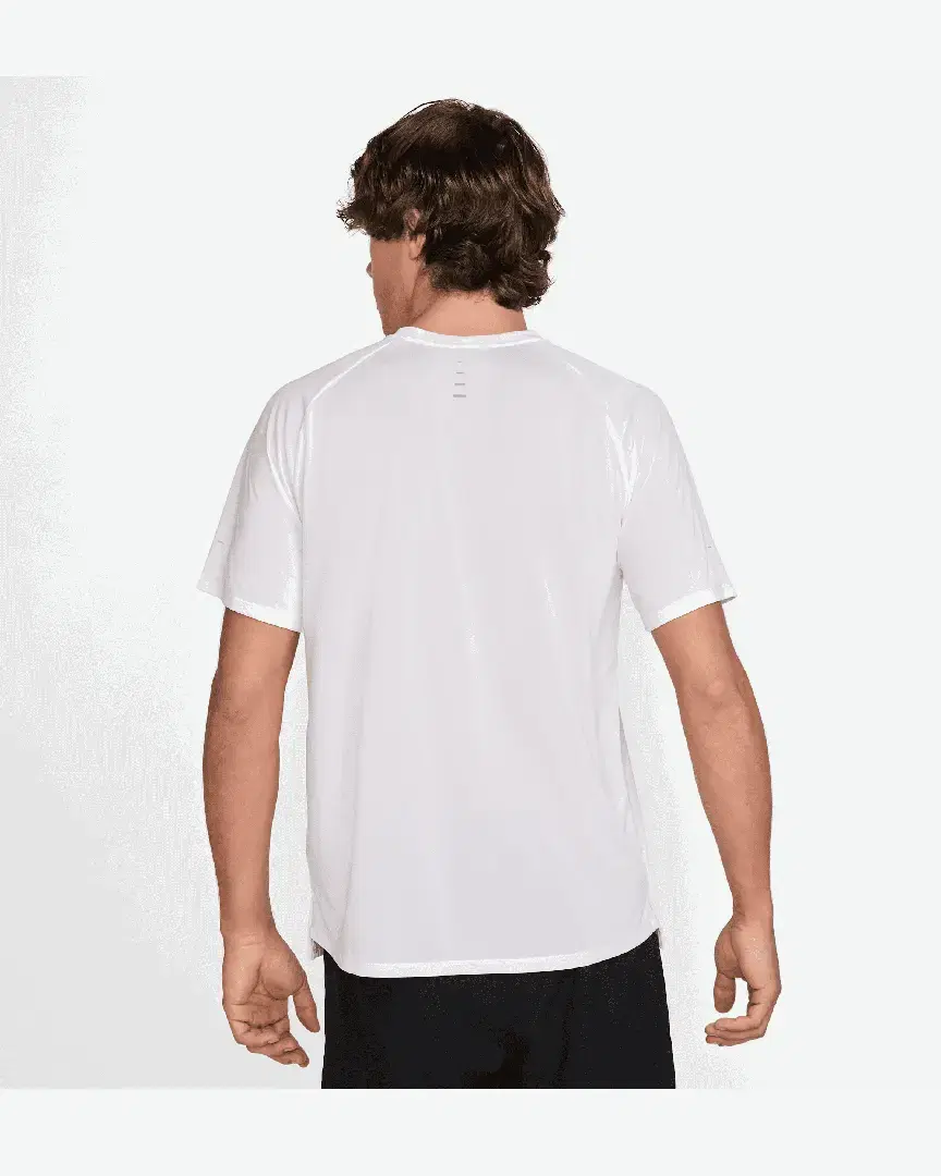 Tee-Shirt À Manches Courtes Et Motifs Réfléchissants Dri-Fit Adv Nike Stride M - HV5203-100 (1) au meilleur prix !