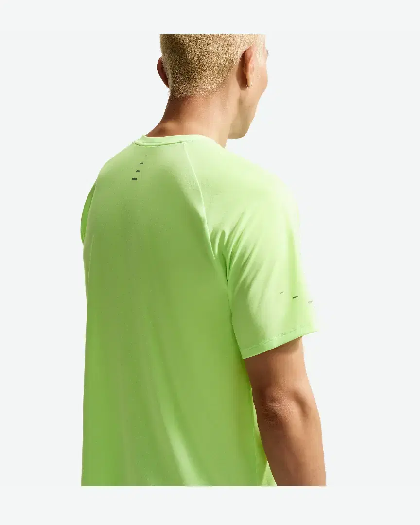 Tee-Shirt À Manches Courtes Et Motifs Réfléchissants Dri-Fit Adv Nike Stride M - HV5203-377 (1) au meilleur prix !