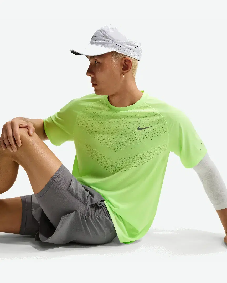 Tee-Shirt À Manches Courtes Et Motifs Réfléchissants Dri-Fit Adv Nike Stride M - HV5203-377 (2) au meilleur prix !