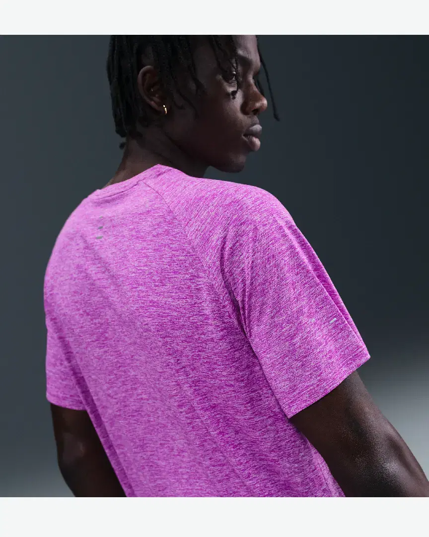 Tee-Shirt Nike Stride M - HV5203-551 (1) au meilleur prix !