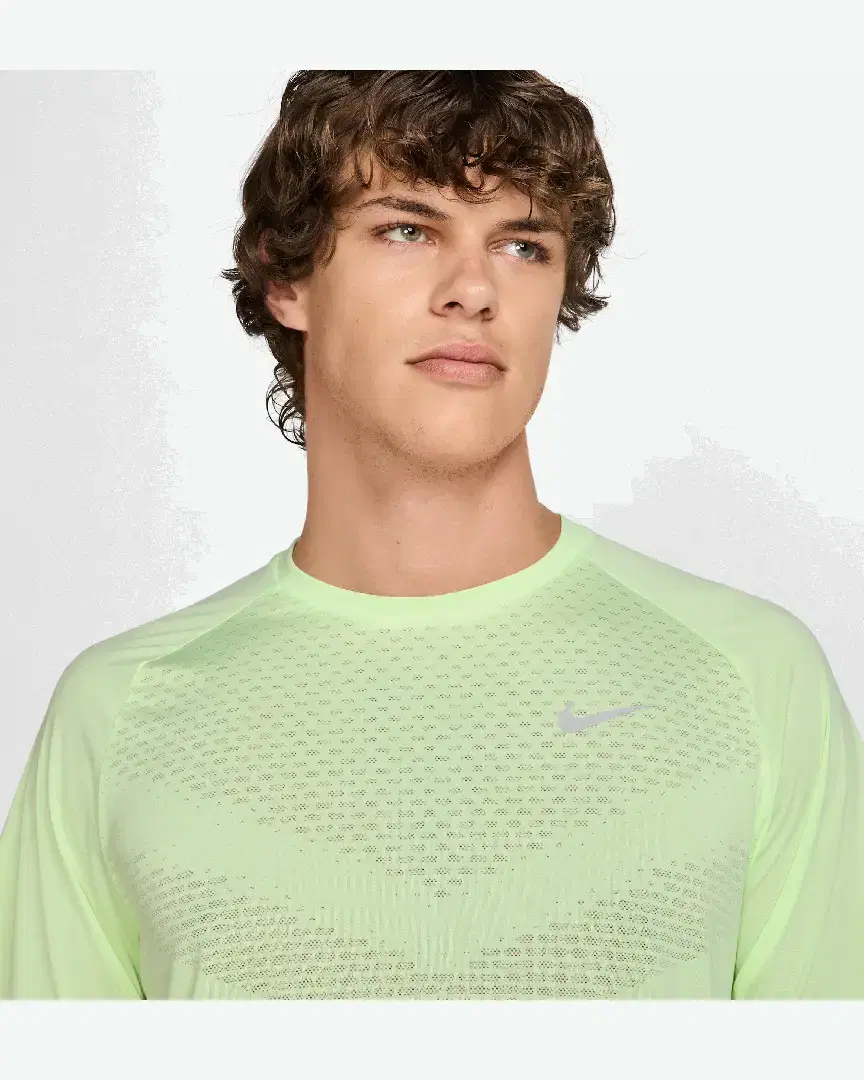 Tee-Shirt Nike Stride M - HV5203-701 (2) au meilleur prix !