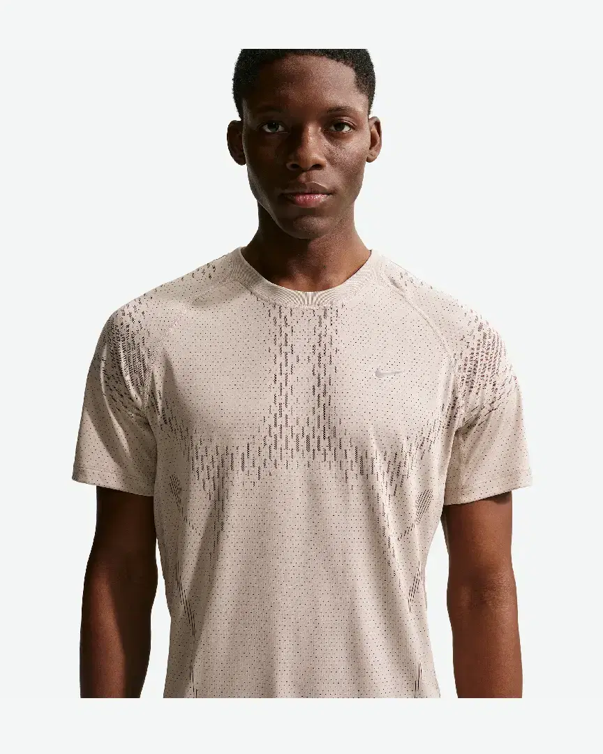 Tee-Shirt À Manches Courtes Et Motifs Réfléchissants Dri-Fit Adv Nike Stride M - IF2088-236 (0) au meilleur prix !