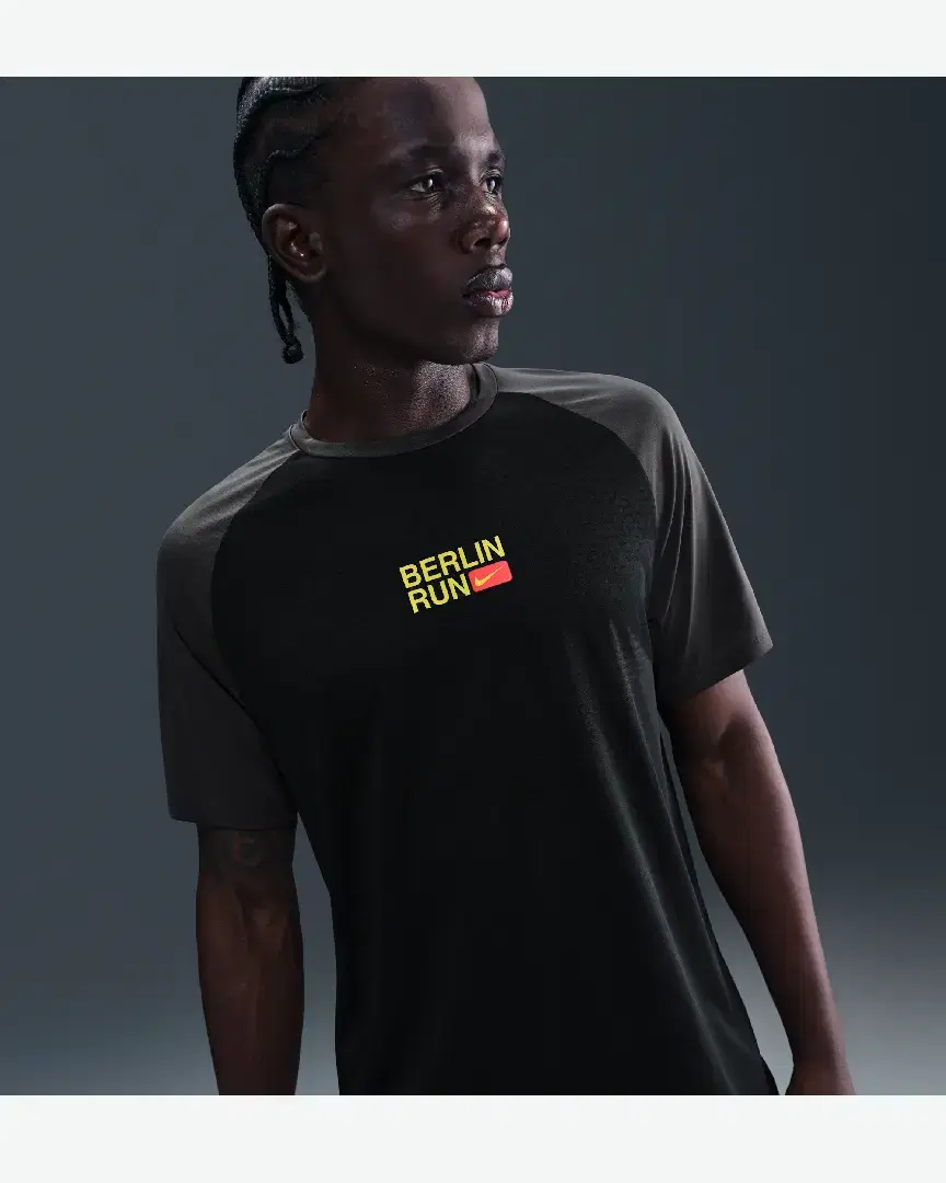 Tee-Shirt À Manches Courtes Et Motifs Réfléchissants Dri-Fit Adv Nike Stride M - IH4069-010 (0) au meilleur prix !
