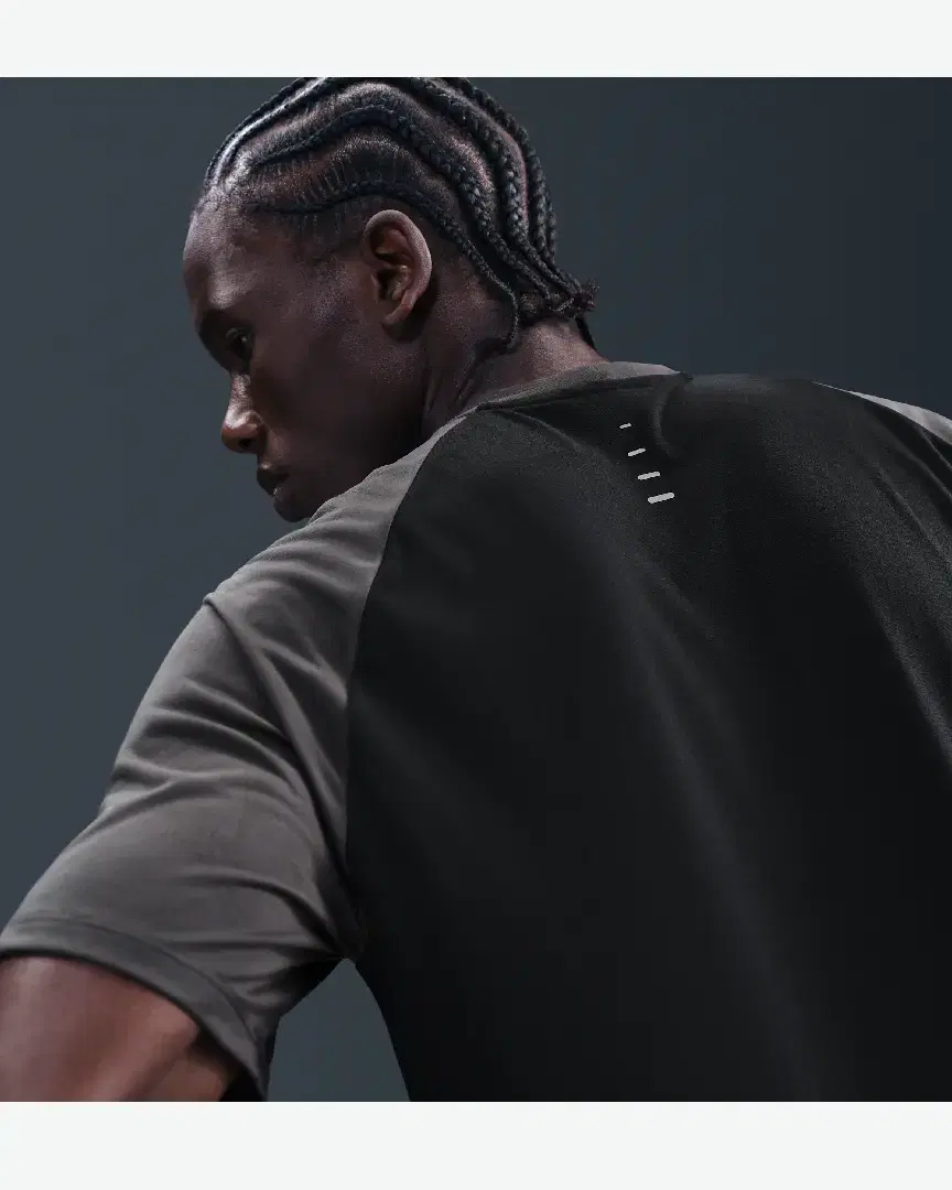 Tee-Shirt À Manches Courtes Et Motifs Réfléchissants Dri-Fit Adv Nike Stride M - IH4069-010 (1) au meilleur prix !