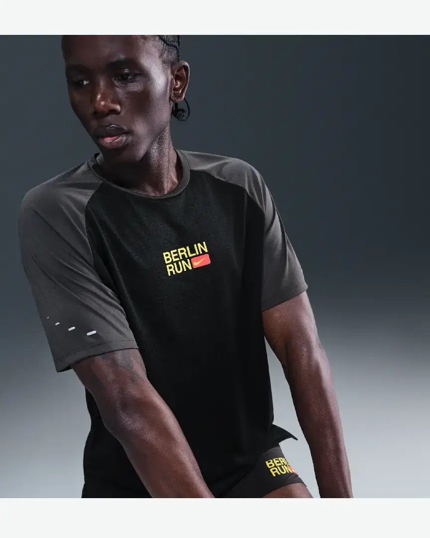 Tee-Shirt À Manches Courtes Et Motifs Réfléchissants Dri-Fit Adv Nike Stride M - IH4069-010 (2) au meilleur prix !