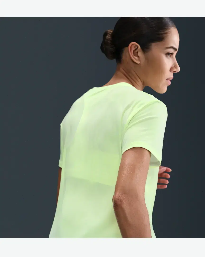 Tee-Shirt À Manches Courtes Dri-Fit Nike One Swoosh W - HJ2204-701 (1) au meilleur prix !