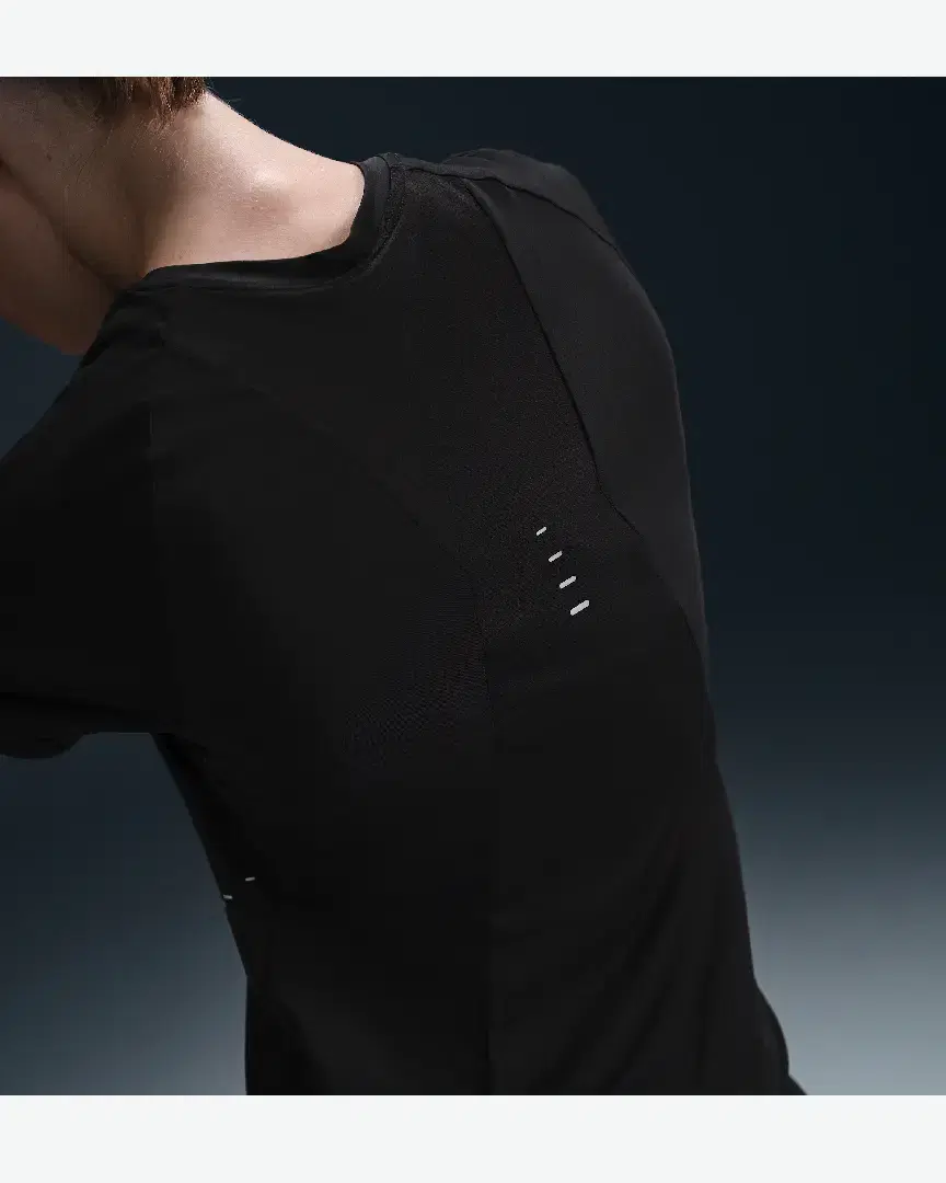 Tee-Shirt À Manches Courtes Dri-Fit Nike Swift Wool W - HM9698-010 (1) au meilleur prix !