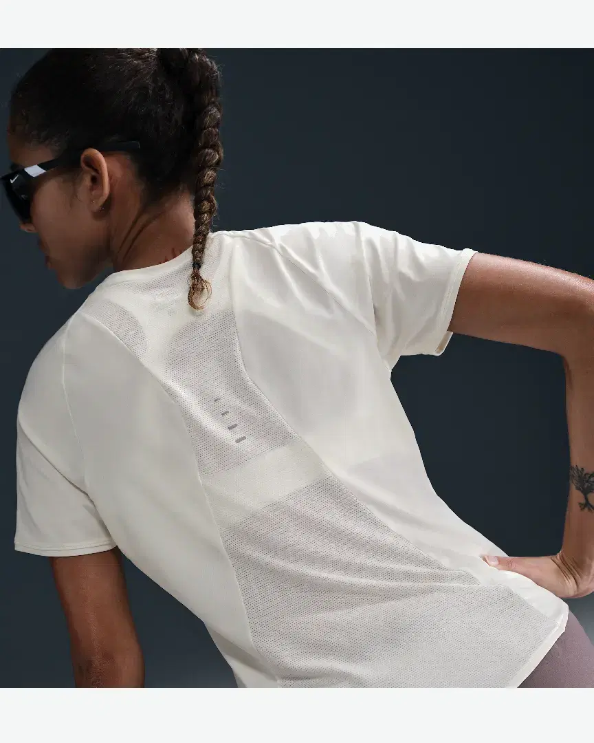 Tee-Shirt À Manches Courtes Dri-Fit Nike Swift Wool W - HM9698-133 (1) au meilleur prix !