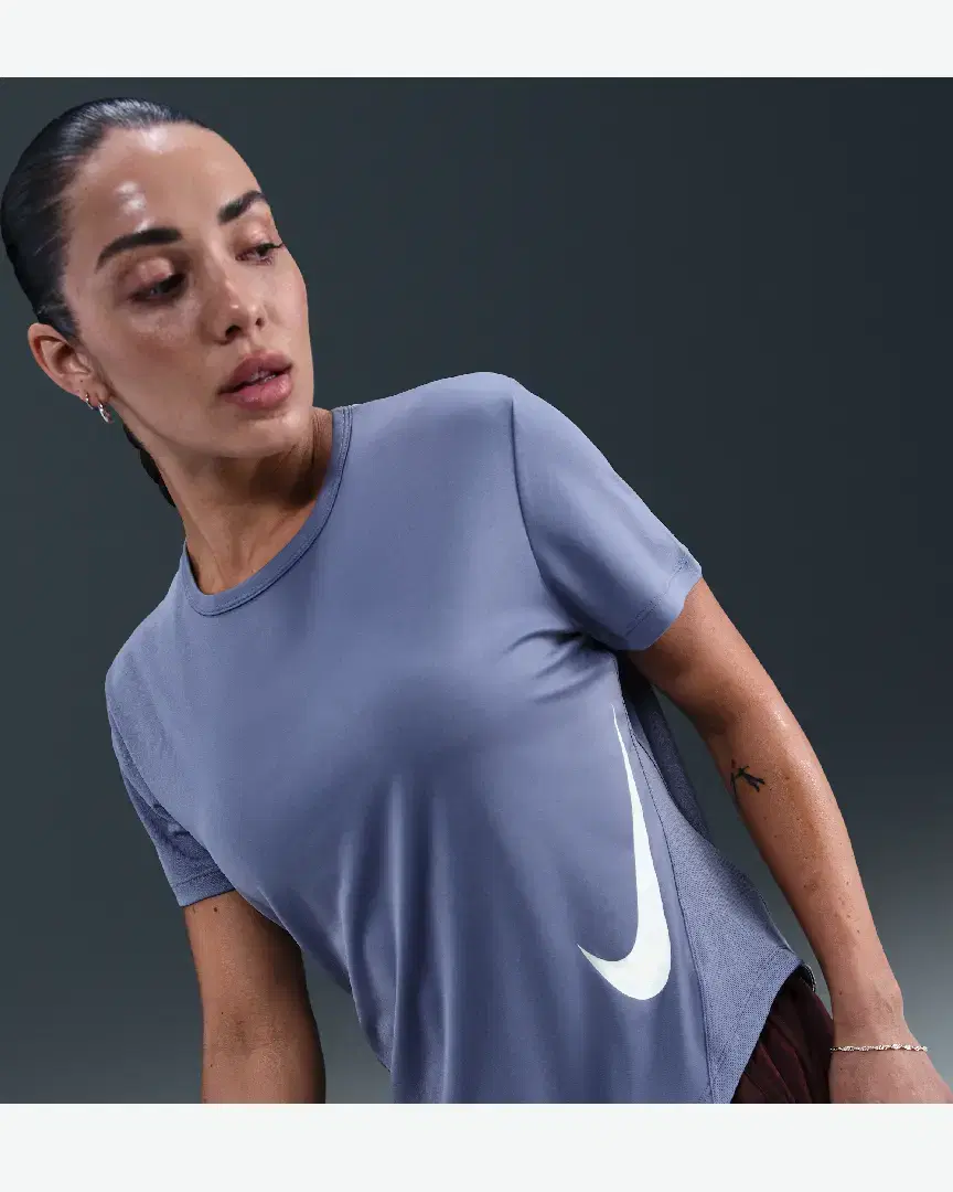 Tee-Shirt À Manches Courtes Dri-Fit Nike Tempo Swoosh Run W - HV2772-499 (0) au meilleur prix !