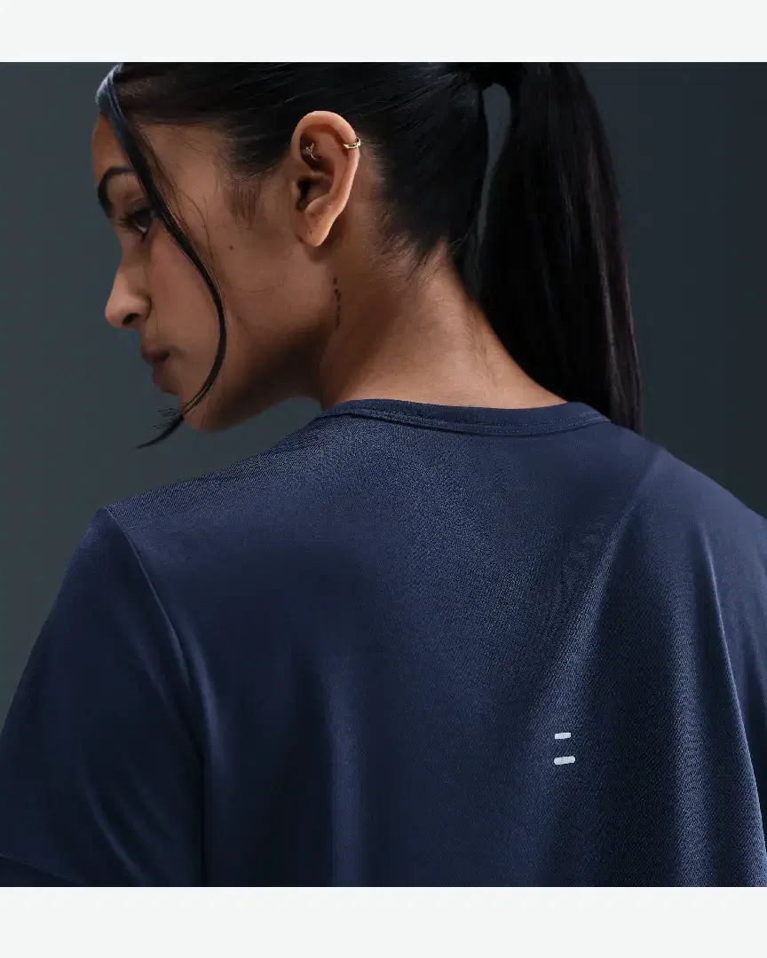 Tee-Shirt À Manches Courtes Dri-Fit Nike Tempo W - HQ0648-410 (1) au meilleur prix !