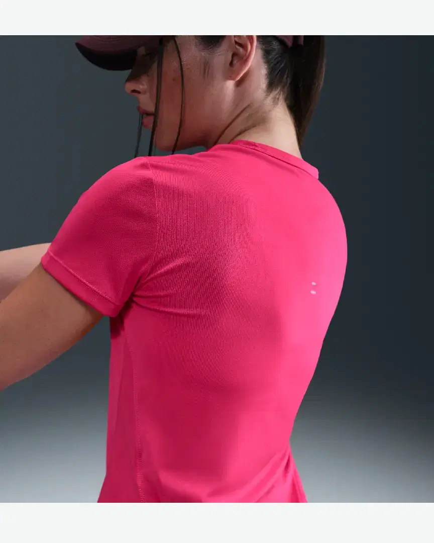 Tee-Shirt À Manches Courtes Dri-Fit Nike Tempo W - HQ0648-666 (1) au meilleur prix !