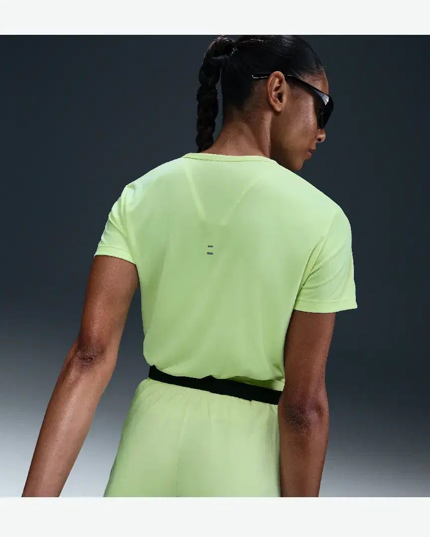 Tee-Shirt À Manches Courtes Dri-Fit Nike Tempo W - HQ0648-701 (1) au meilleur prix !