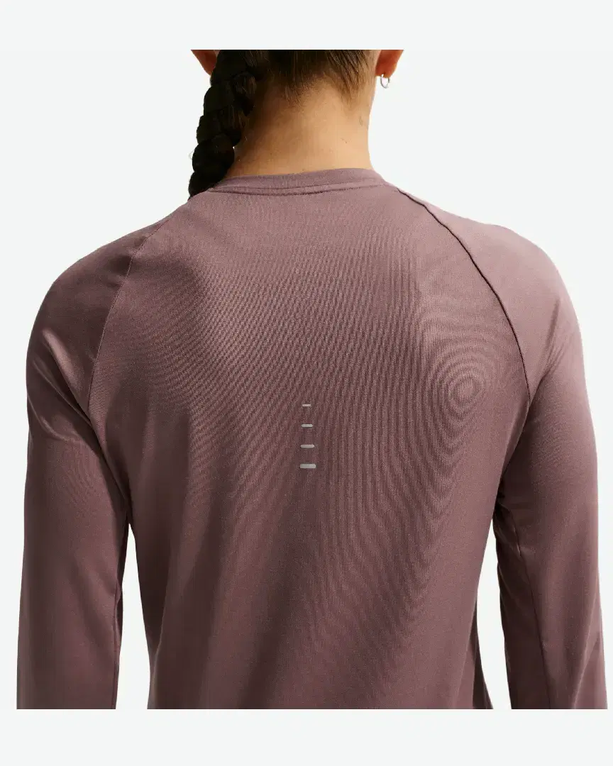 Tee-Shirt À Manches Longues Et Col Ras-Du-Cou Dri-Fit Anti-Uv Nike Swift W - HQ0503-502 (1) au meilleur prix !