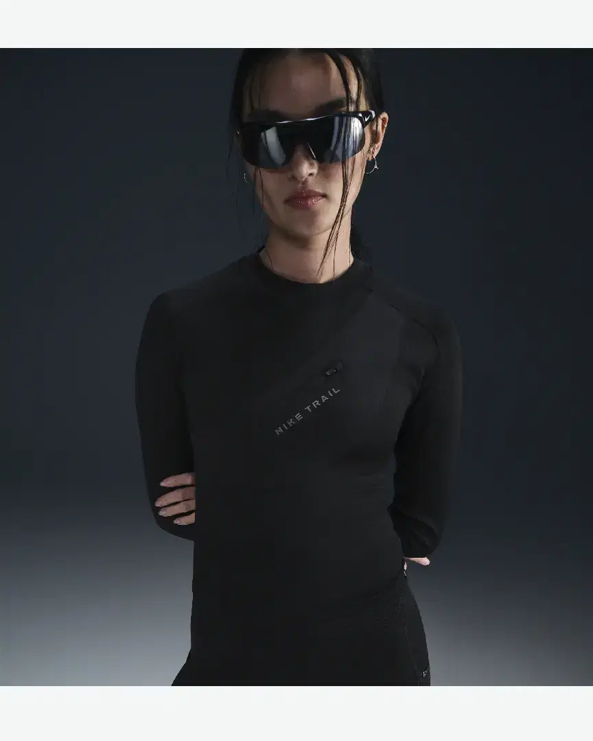 Tee-Shirt À Manches Longues Et Poches Dri-Fit Nike Trail W - FV6430-010 (0) au meilleur prix !