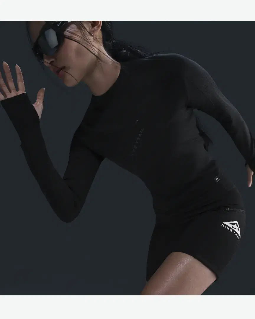 Tee-Shirt À Manches Longues Et Poches Dri-Fit Nike Trail W - FV6430-010 (1) au meilleur prix !