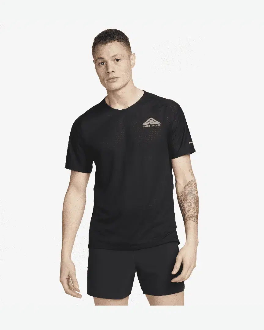 Tee-Shirt Nike M Nk Df Solar Chase Ss Top M - DV9305-010 (0) au meilleur prix !