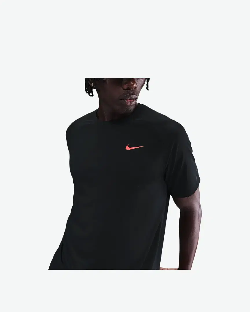 Tee-Shirt À Manches Courtes Et Motifs Réfléchissants Dri-Fit Adv Nike Stride M - HV2128-010 (1) au meilleur prix !