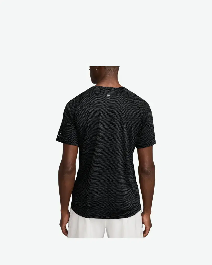 Tee-Shirt Nike Stride M - HV2207-010 (1) au meilleur prix !