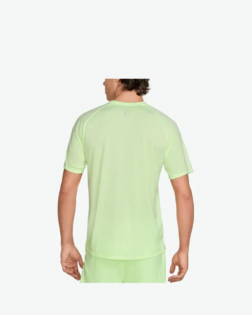 Tee-Shirt À Manches Courtes Et Motifs Réfléchissants Dri-Fit Adv Nike Stride M - HV5203-701 (1) au meilleur prix !