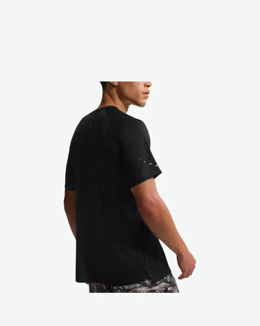 Tee-Shirt À Manches Courtes Et Motifs Réfléchissants Dri-Fit Adv Nike Stride M - IO7980-010 (1) au meilleur prix !