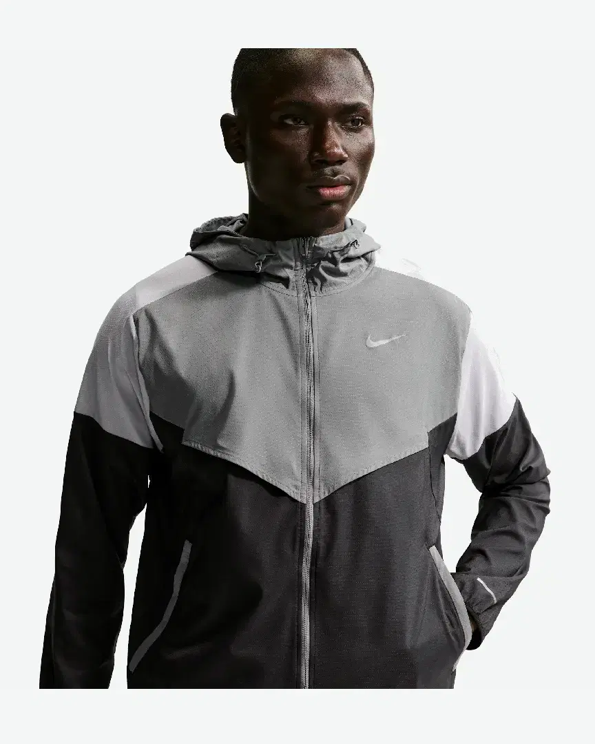 Veste À Capuche Nike Impossibly Light Windrunner M - HV6521-087 (0) au meilleur prix !