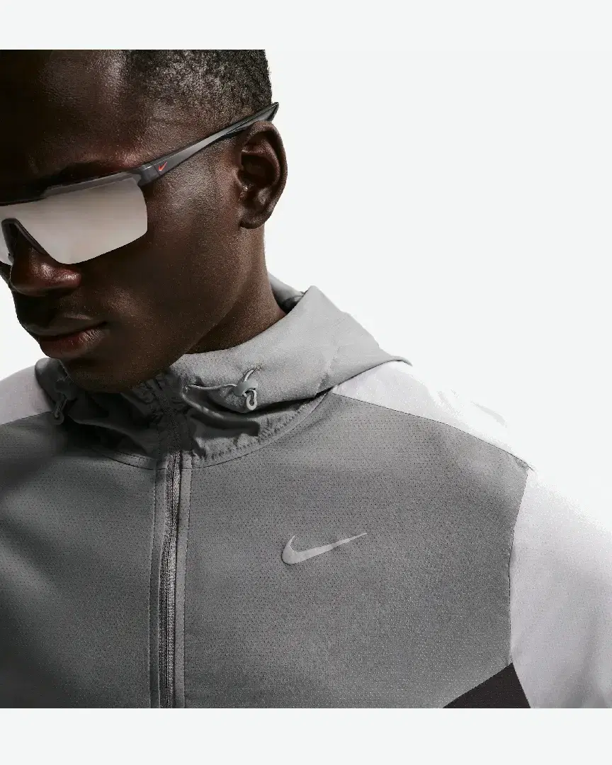 Veste À Capuche Nike Impossibly Light Windrunner M - HV6521-087 (2) au meilleur prix !