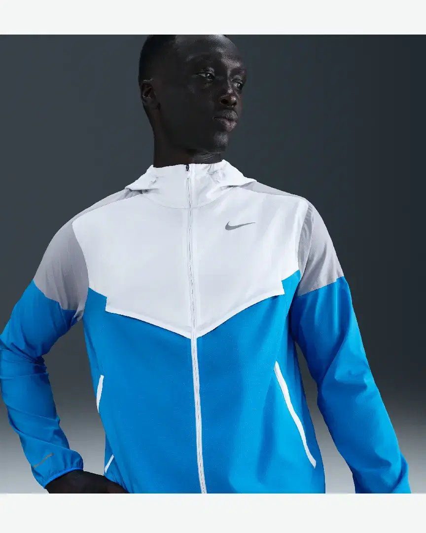 Veste À Capuche Nike Impossibly Light Windrunner M - HV6521-101 (0) au meilleur prix !