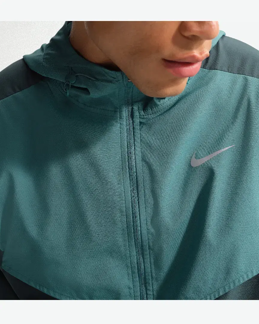 Veste À Capuche Nike Impossibly Light Windrunner M - HV6521-379 (2) au meilleur prix !