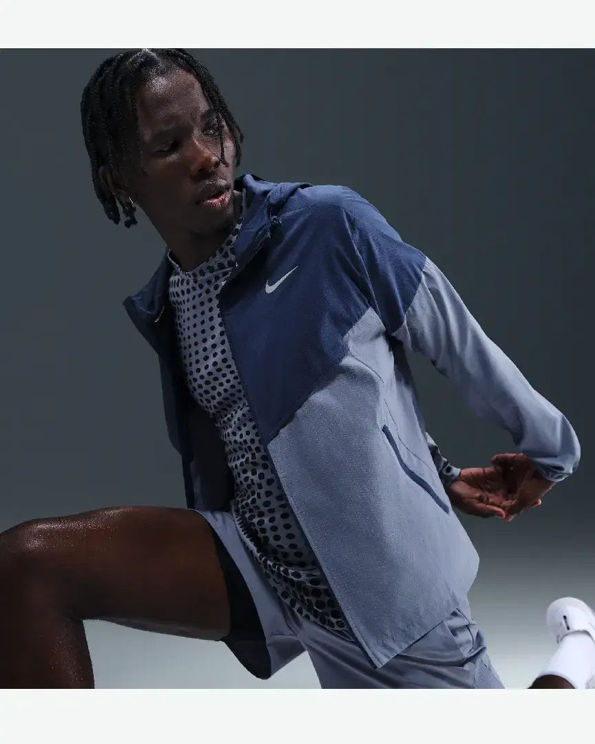 Veste Nike Impossibly Light Windrunner M - HV6521-492 (2) au meilleur prix !