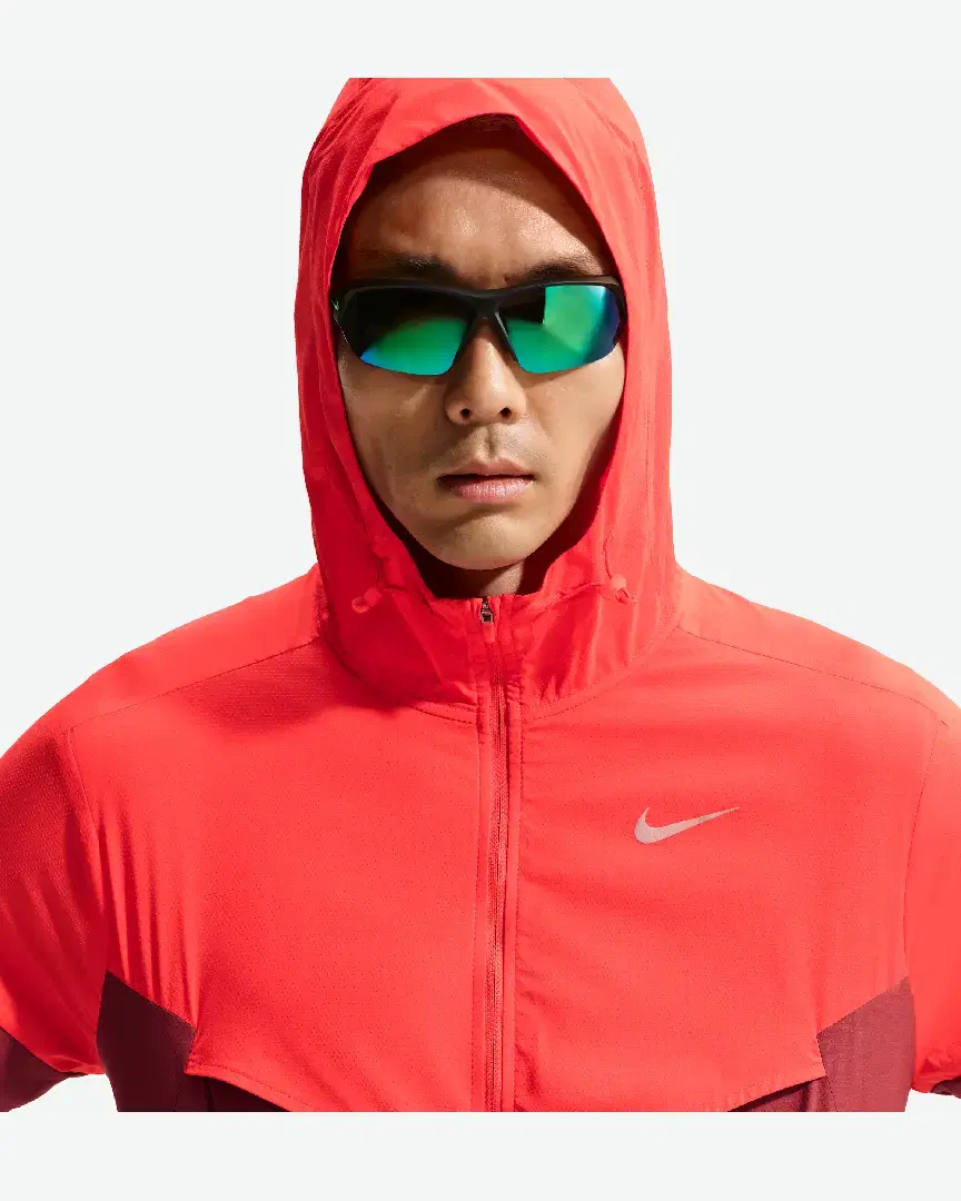 Veste À Capuche Nike Impossibly Light Windrunner M - HV6521-698 (2) au meilleur prix !