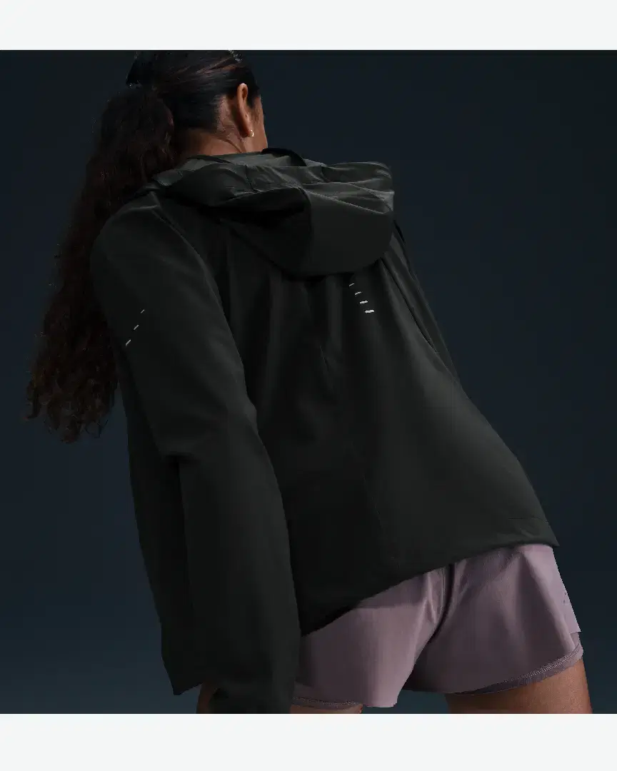 Veste Repliable Et Déperlante Nike Swift W - HQ0650-010 (1) au meilleur prix !