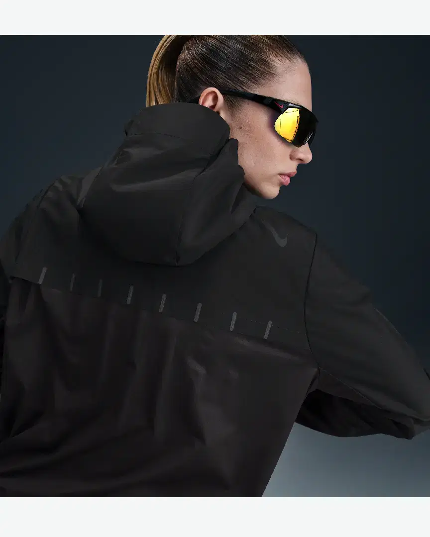 Veste Storm-Fit Nike Aeroswift Aerogami W - FZ3396-010 (1) au meilleur prix !